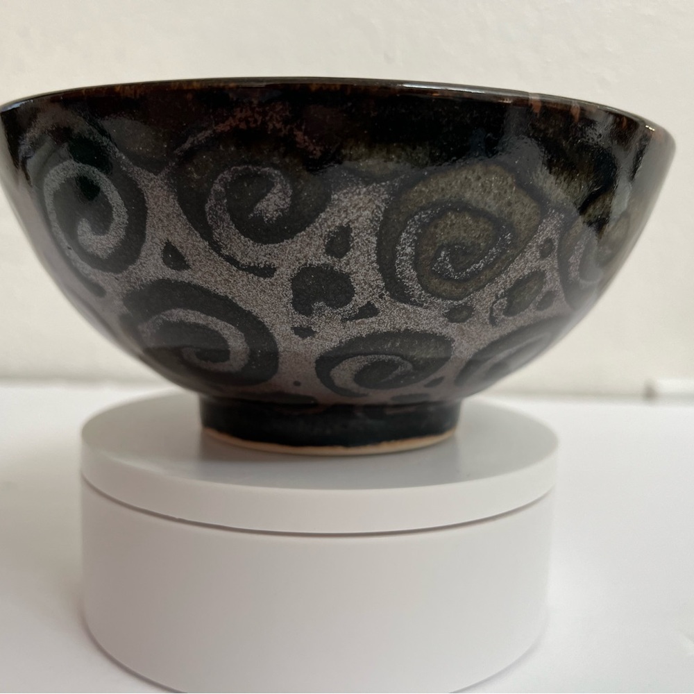 SIGNED ~YUKIO ONAGA HANDMADE POTTERY BOWL